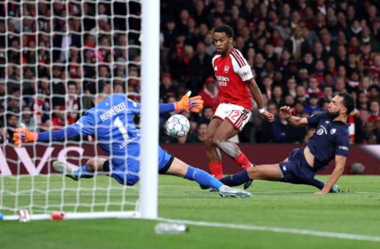 Arsenal faz três gols no segundo tempo e vence Lille na Champions