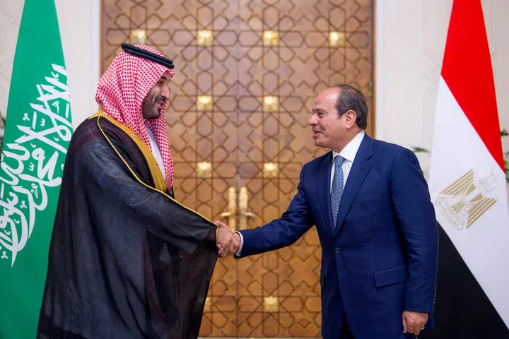Sisi diz que o Egito defenderia o território saudita, mas descarta ataque ao Iêmen