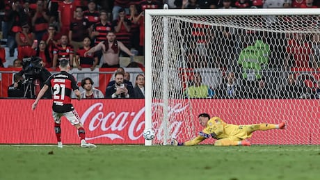 “Não vou ensinar jogadores desse nível a baterem pênaltis.’ Jardim repassa frustrante eliminação do Flamengo ao time. Estudiantes na final contra o Palmeiras