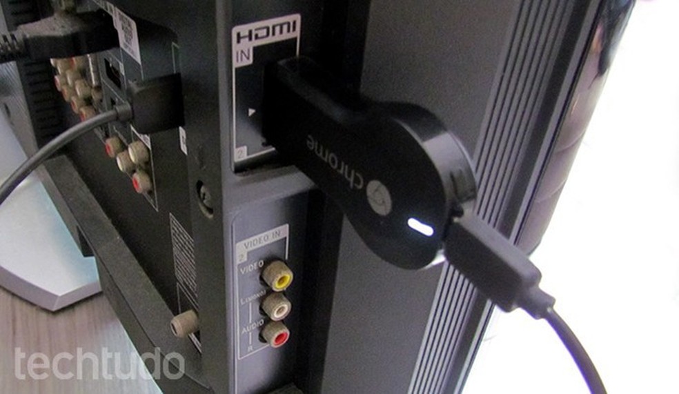 Como limpar a tela da TV? 7 dicas para remover marcas sem danificar o painel
