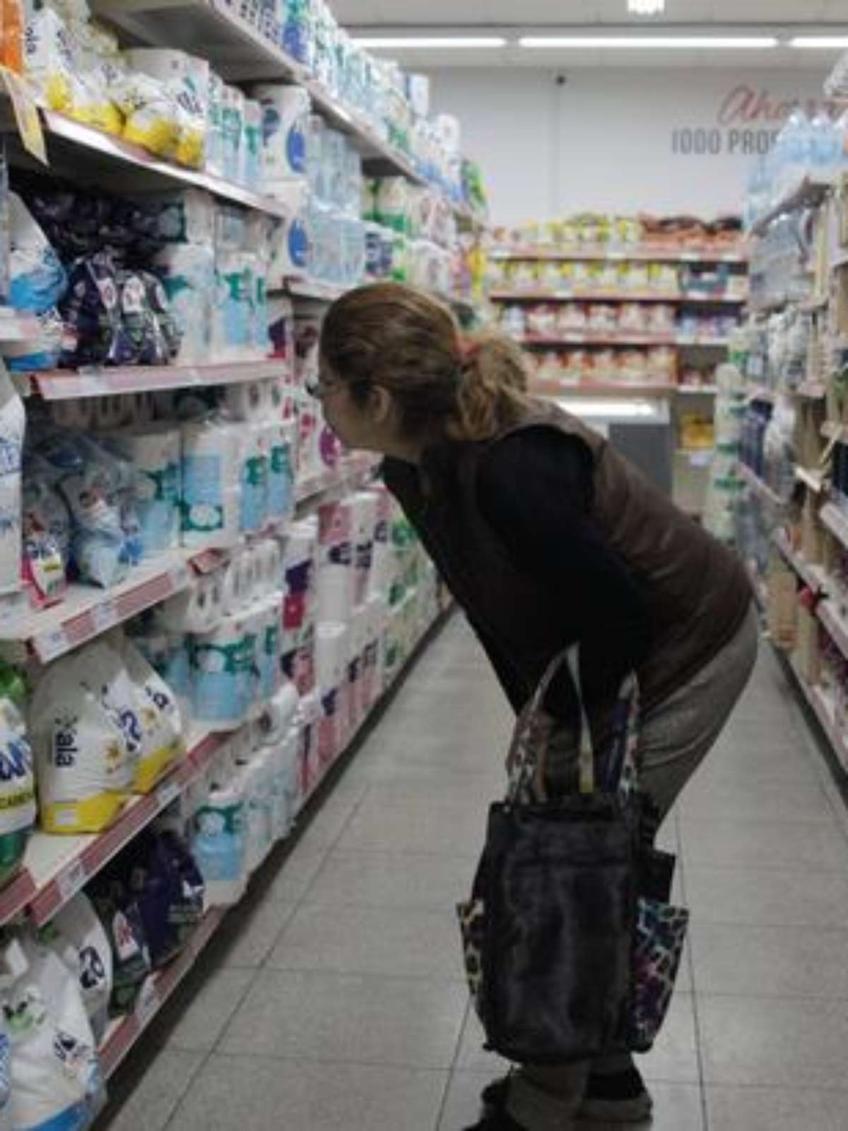 Argentina sob Milei: renda de 2 em cada 3 não chega até o fim do mês