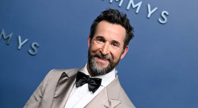 Noah Wyle cuenta cómo recibió el título del hombre más sexy del mundo: “Pensé que era una broma”