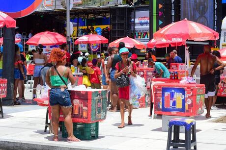 Inscrições para ambulantes que desejam trabalhar no Carnaval e em outras festas encerram nesta quarta (21)