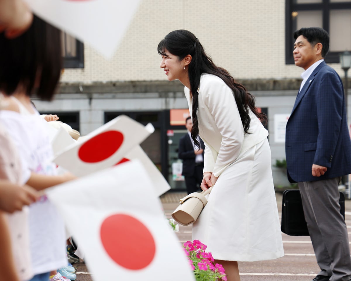 Esgotando os príncipes: por que as chamadas crescem para permitir que a princesa Aiko do Japão assuma o trono