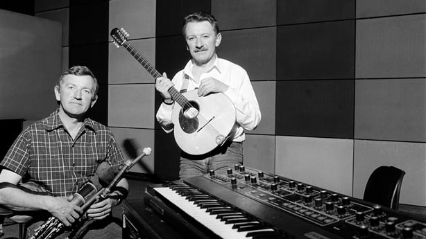 Liam O'Flynn (left, with uilleann pipes) and Dónal Lunny (with bouzouki) in an RTÉ Radio Centre studio in June 1989.