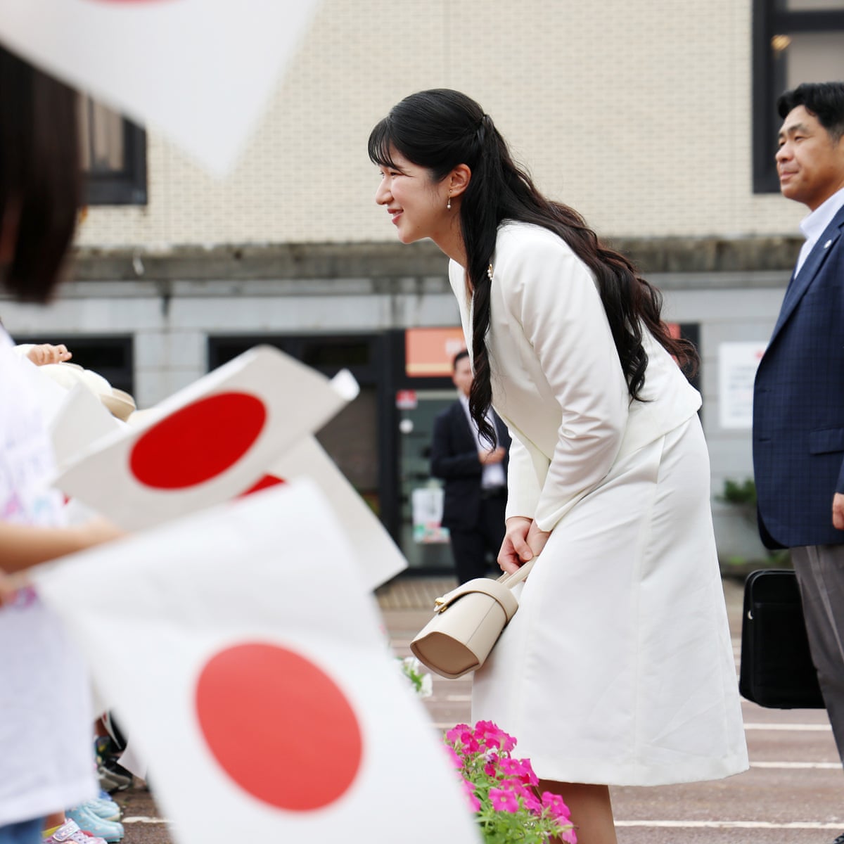 Esgotando os príncipes: por que as chamadas crescem para permitir que a princesa Aiko do Japão assuma o trono