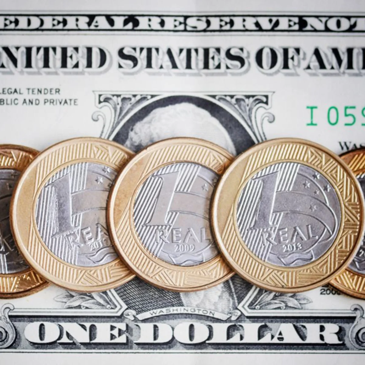 Dólar abre cotado a R$ 5,01 nesta 4ª em meio à cautela dos mercados