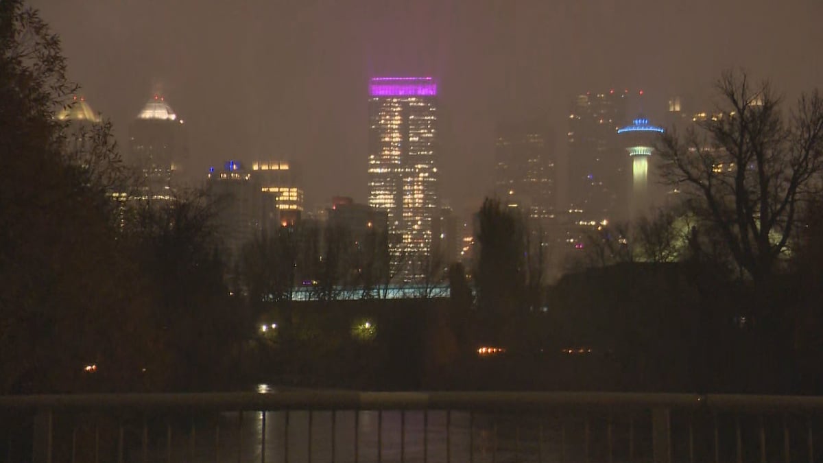 Snow returns to Calgary as city crews prepare for slippery roads