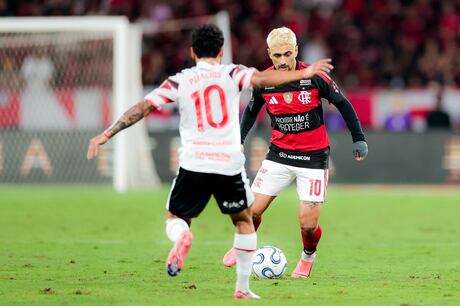 “Não vou ensinar jogadores desse nível a baterem pênaltis.’ Jardim repassa frustrante eliminação do Flamengo ao time. Estudiantes na final contra o Palmeiras