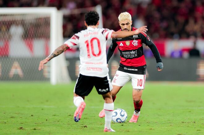 “Não vou ensinar jogadores desse nível a baterem pênaltis.’ Jardim repassa frustrante eliminação do Flamengo ao time. Estudiantes na final contra o Palmeiras