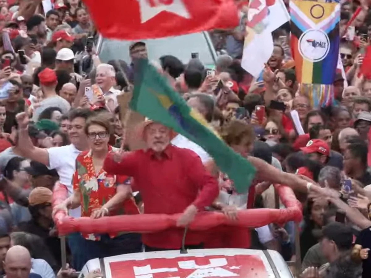 Em MG, Lula fala a empresários: "Ninguém vai ter prejuízo com fim da 6x1"