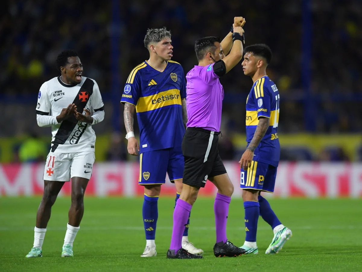 Andrés Gómez, do Vasco, se desculpa após expulsão contra o Boca Juniors