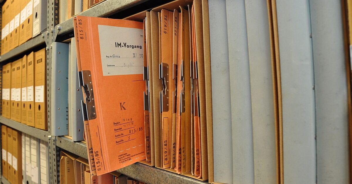Café de Contação de Histórias: Seu vizinho, seu inimigo?