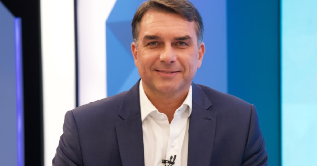 Flávio Bolsonaro cita Lula mais de 20 vezes durante os 40 minutos de sabatina na TV Globo