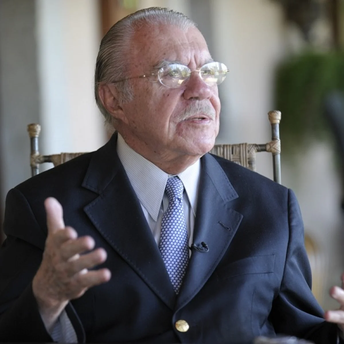 José Sarney é internado na UTI após procedimento abdominal