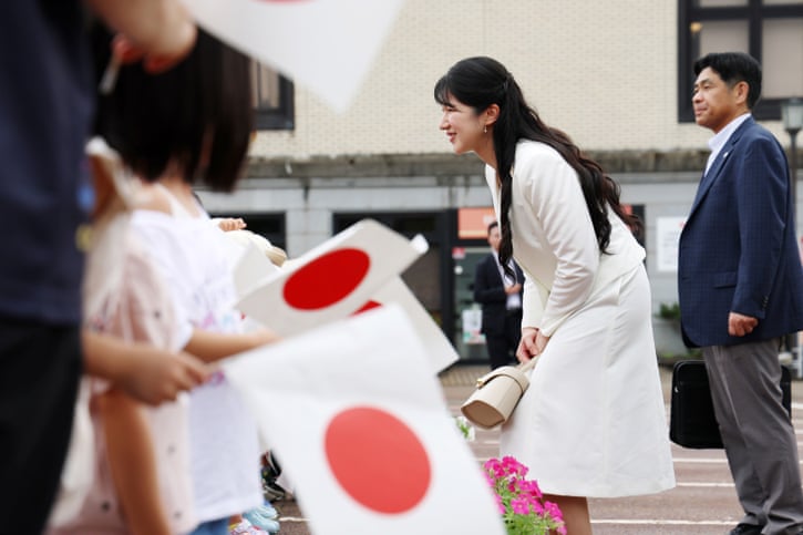 Esgotando os príncipes: por que as chamadas crescem para permitir que a princesa Aiko do Japão assuma o trono