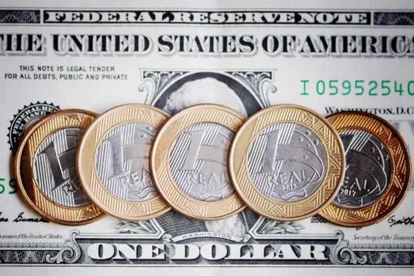 Dólar abre cotado a R$ 5,01 nesta 4ª em meio à cautela dos mercados