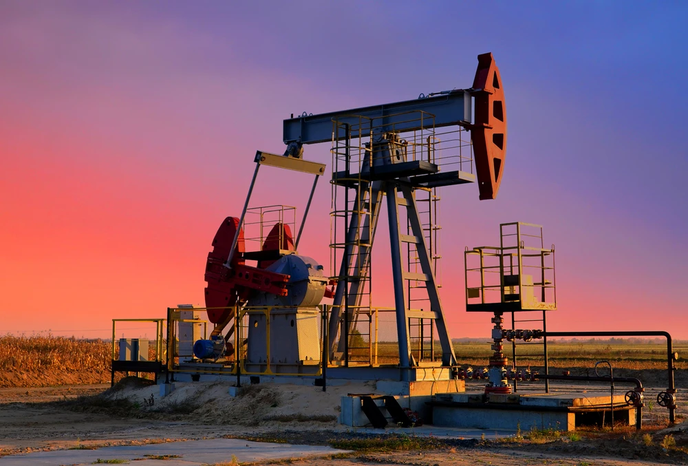 O petróleo cai nas esperanças de que um cessar-fogo energético entre Rússia e Ucrânia aumente os suprimentos