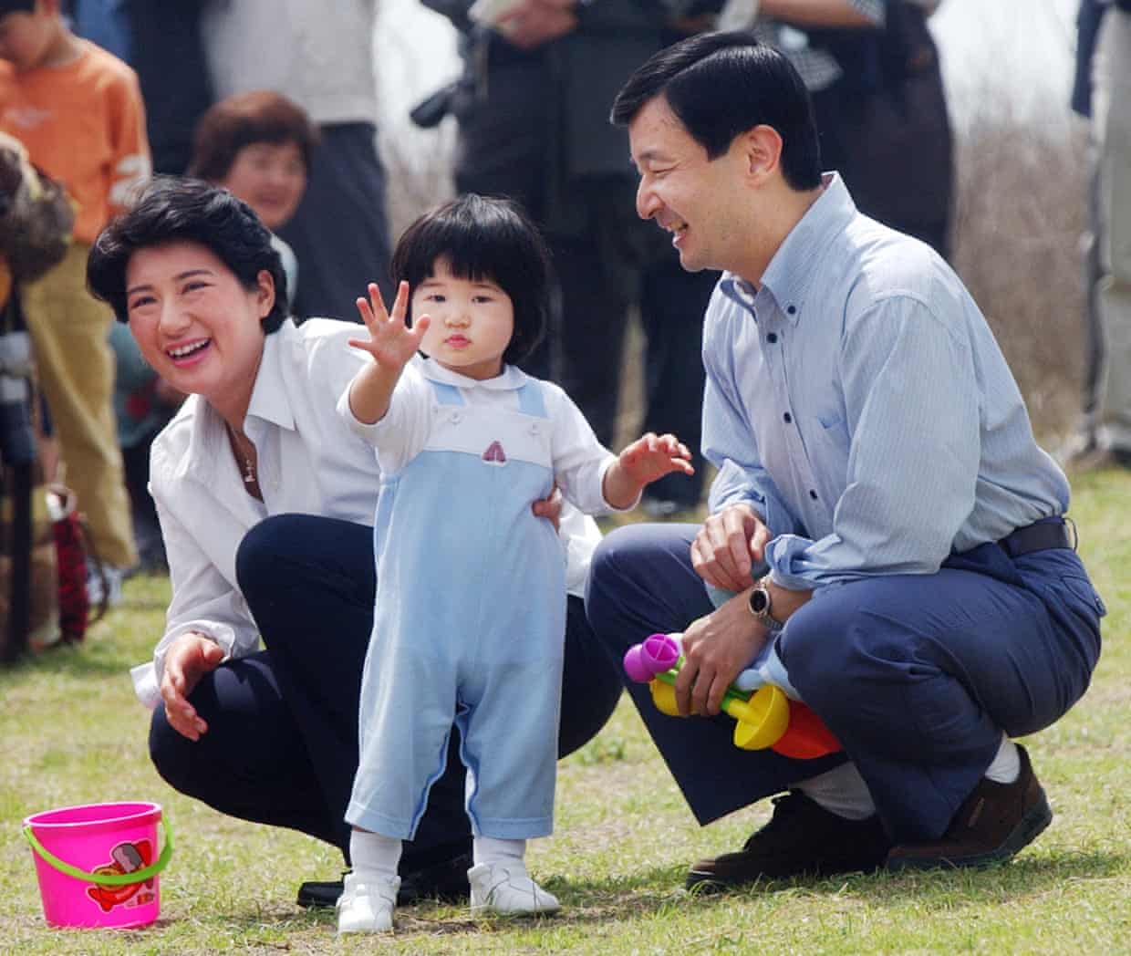 Esgotando os príncipes: por que as chamadas crescem para permitir que a princesa Aiko do Japão assuma o trono