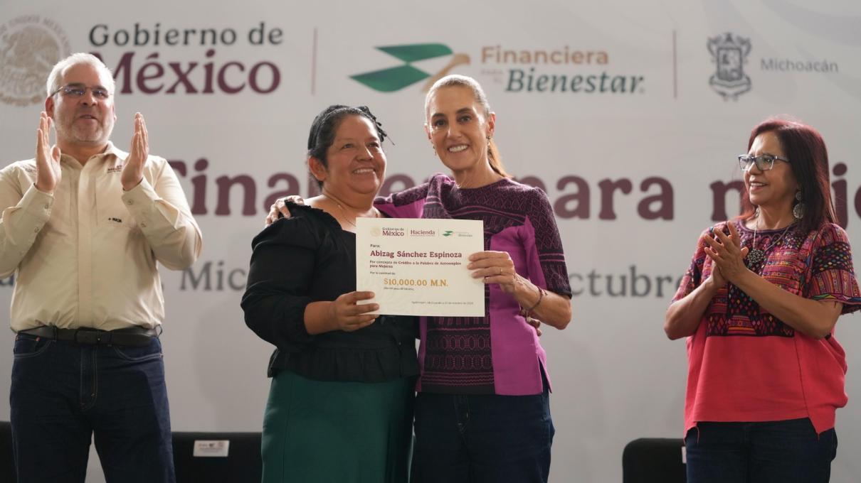 A presidente Claudia Sheinbaum consolida meta de 56 mil 500 créditos a mulheres em Michoacán