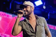 Compositora acusa cantor sertanejo de dever R$ 100 mil em pensão