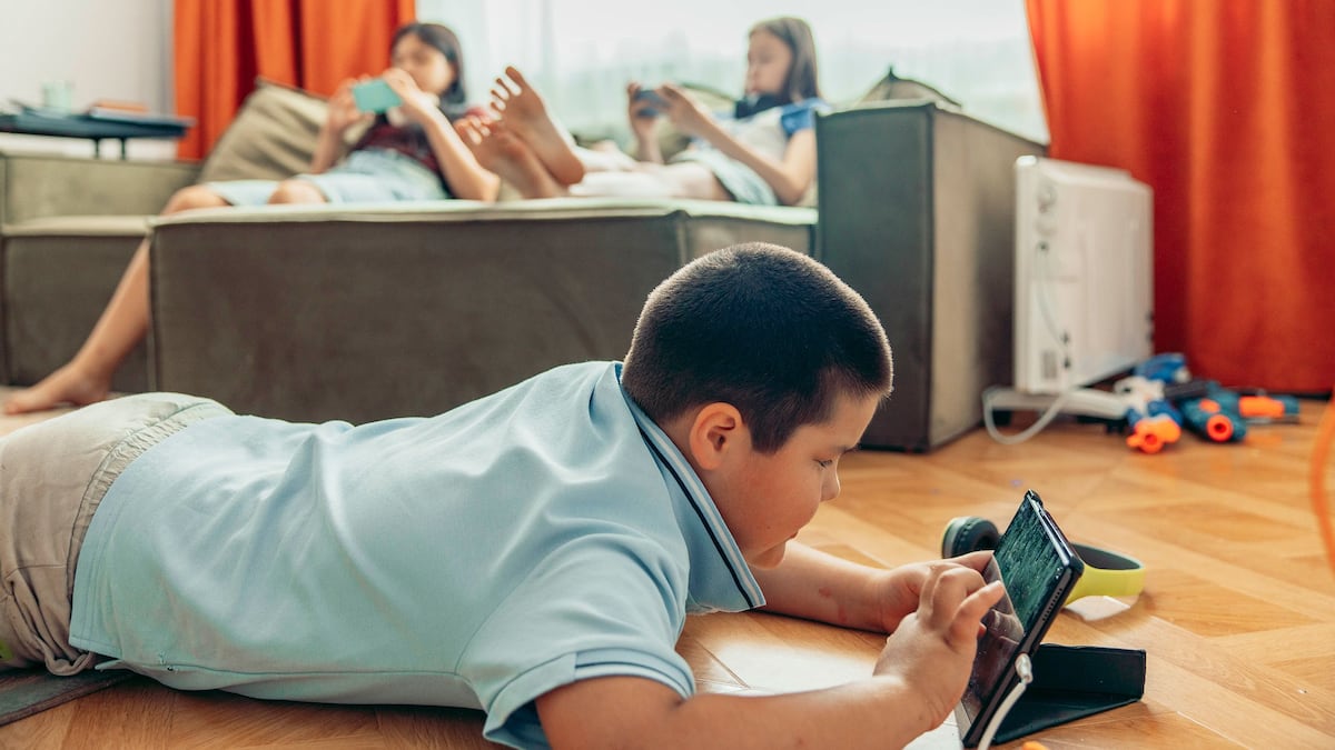 Zero screen time for children under 2? New Canadian report raises concerns