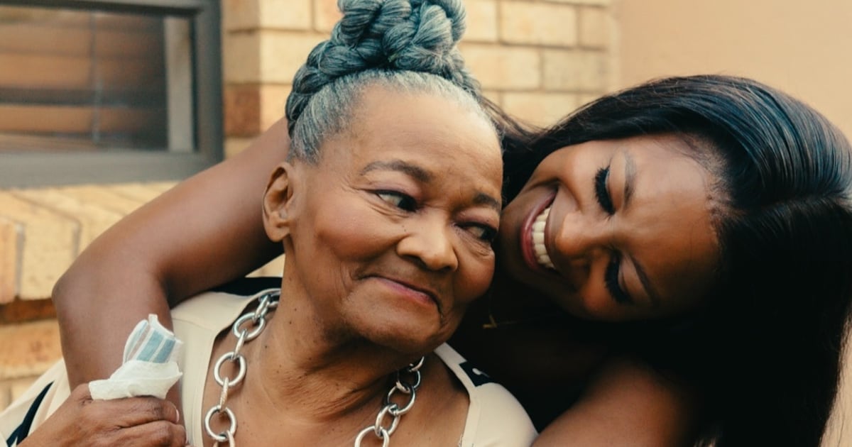 'A Gogo da África do Sul' é lembrada pelo riso e pelo amor e morre aos 76 anos