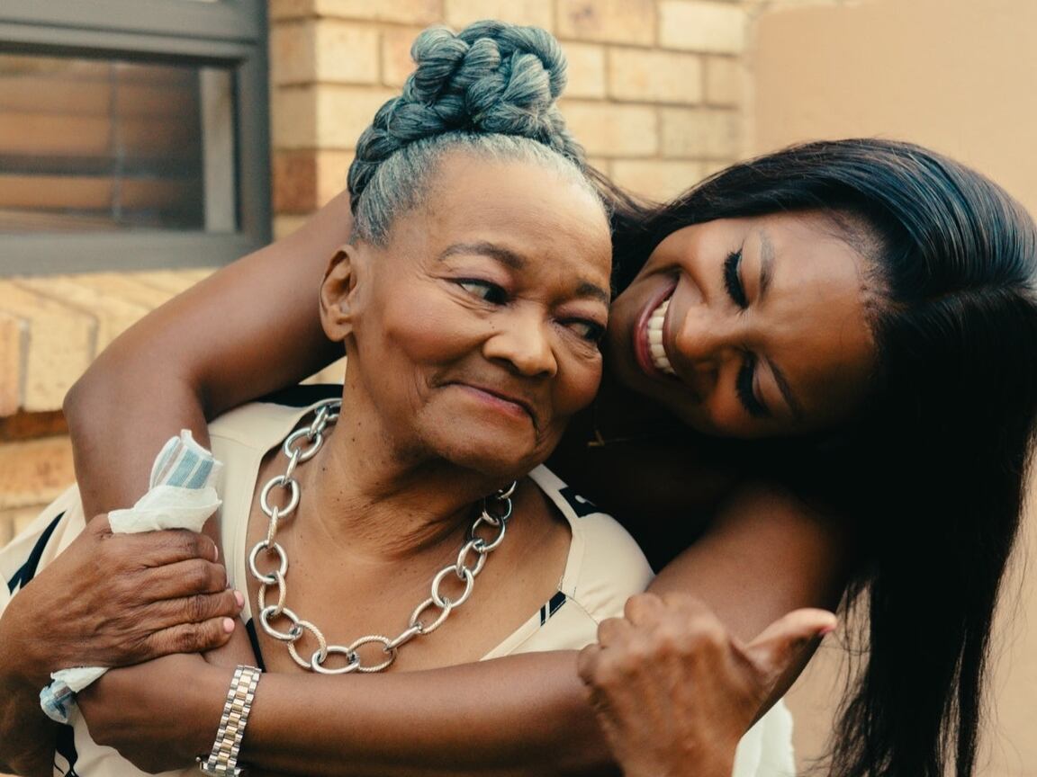 'A Gogo da África do Sul' é lembrada pelo riso e pelo amor e morre aos 76 anos