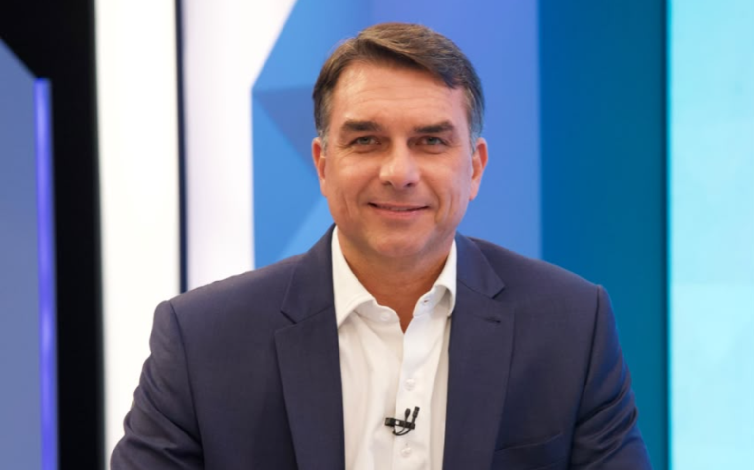 Fl&aacute;vio Bolsonaro durante sabatina na Globo