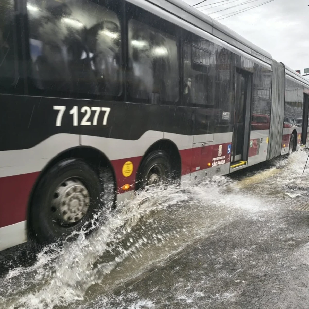 Chuva forte coloca parte de São Paulo em estado de atenção para alagamento