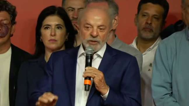Clima na equipe de Lula é de surpresa e tristeza, mas campanha aposta em virada no segundo turno