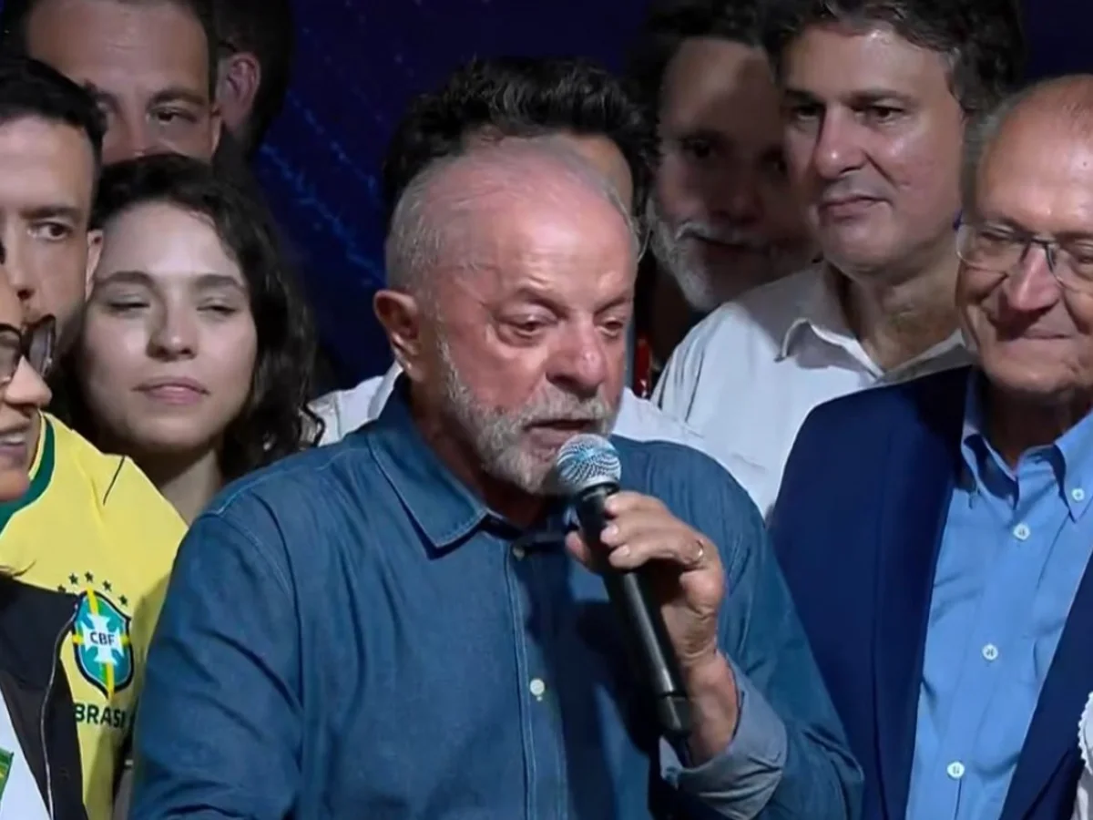 Lula fala em regular redes e que eleição foi derrota para o negacionismo