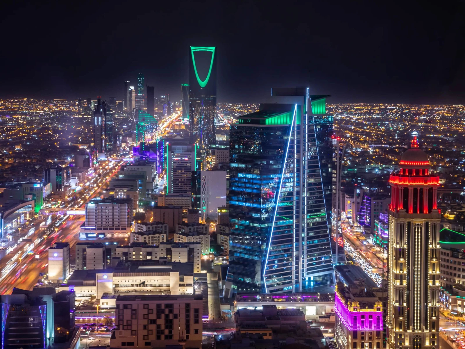 “A escala é diferente, o espírito é o mesmo”, diz Elie Saab antes do lançamento da colaboração com a H&M