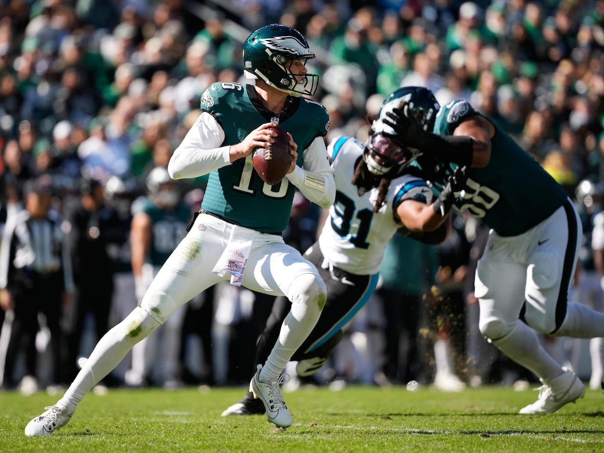 NFL: quem é o quarterback ‘brasileiro’ que vai substituir Jalen Hurts no Philadelphia Eagles
