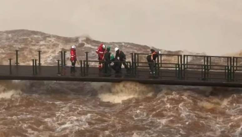Cataratas do Iguaçu: grades da passarela voltam a ser retiradas após três anos devido à alta na vazão