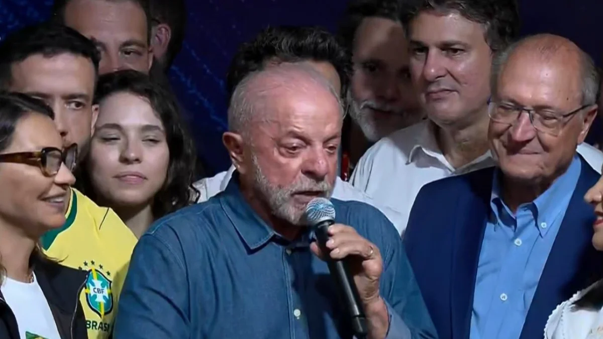 Lula fala em regular redes e que eleição foi derrota para o negacionismo