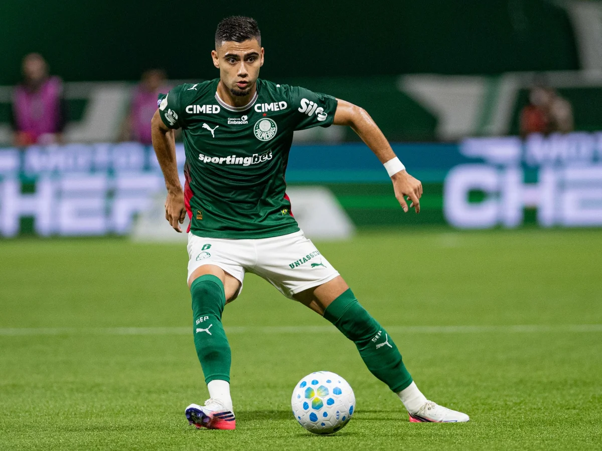 Andreas Pereira se desculpa após expulsão em jogo do Palmeiras: "Instinto"