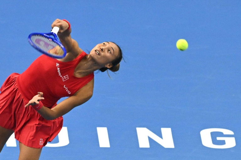 Zheng supera Andreeva para se tornar a primeira jogadora chinesa a vencer o China Open