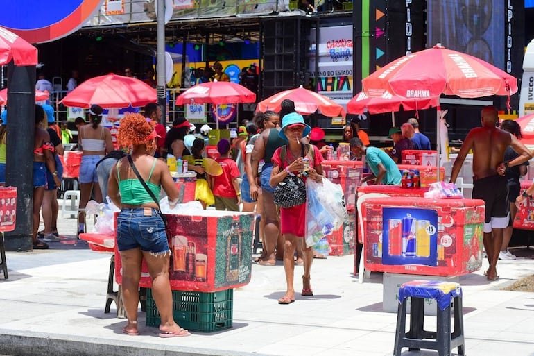 Inscrições para ambulantes que desejam trabalhar no Carnaval e em outras festas encerram nesta quarta (21)