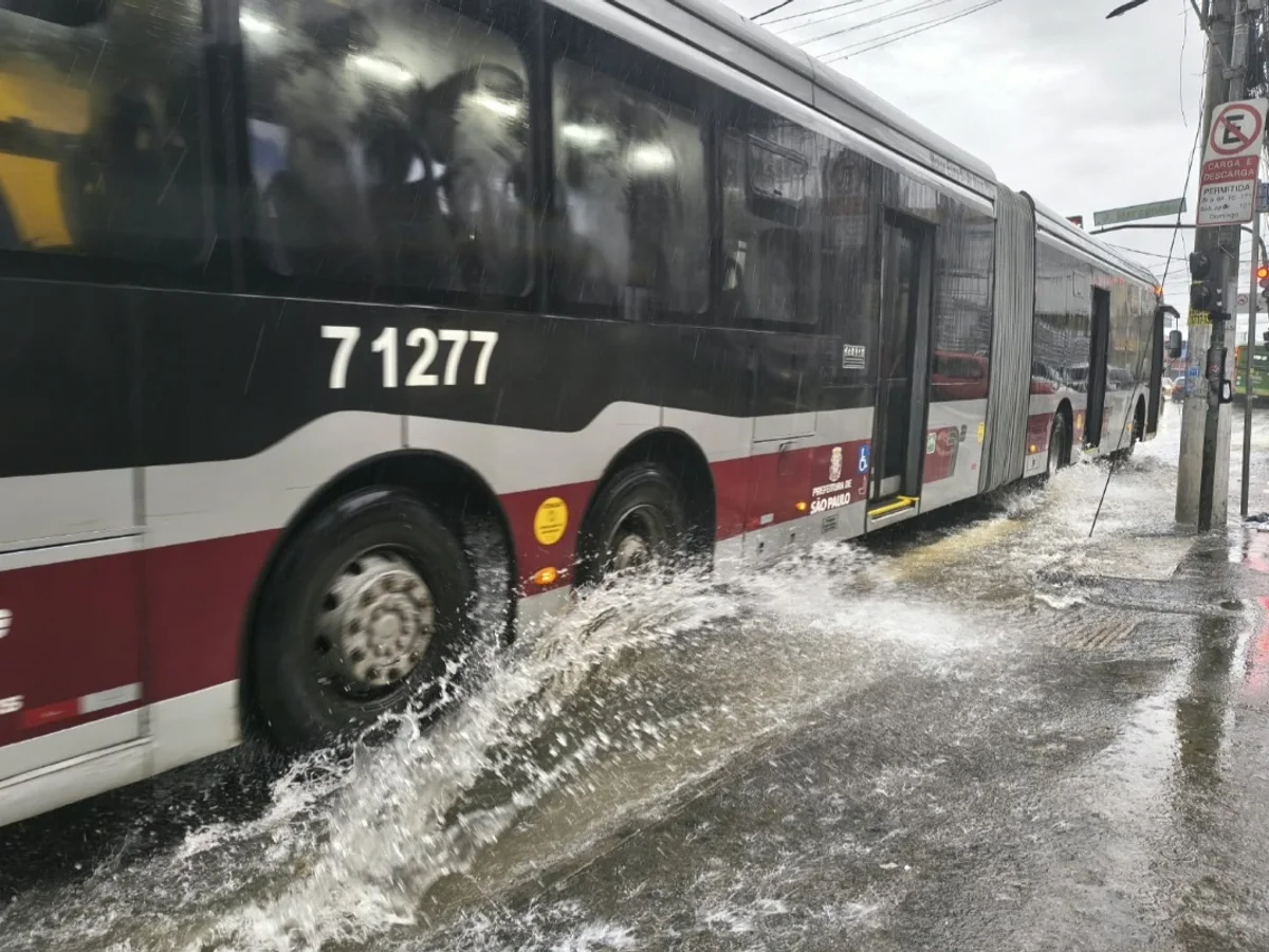 Chuva forte coloca parte de São Paulo em estado de atenção para alagamento