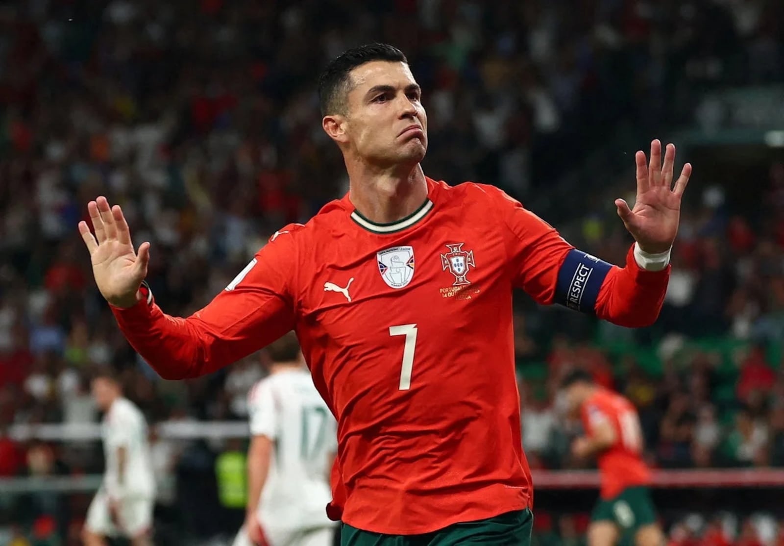 Cristiano Ronaldo garante que Jorge Jesus o traiu. Mas aceita punição por abandonar a seleção de Portugal. E voltar. Mas a convivência com o treinador ficou impossível Reprodução/Reuters