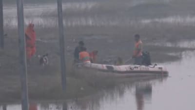 Bihar State Disaster Response Force during a search and rescue operation in the Ganga River following the capsizing of an overcrowded boat near Rampur Shyamchand village in the Raghopur. (ANI Screnngrab)