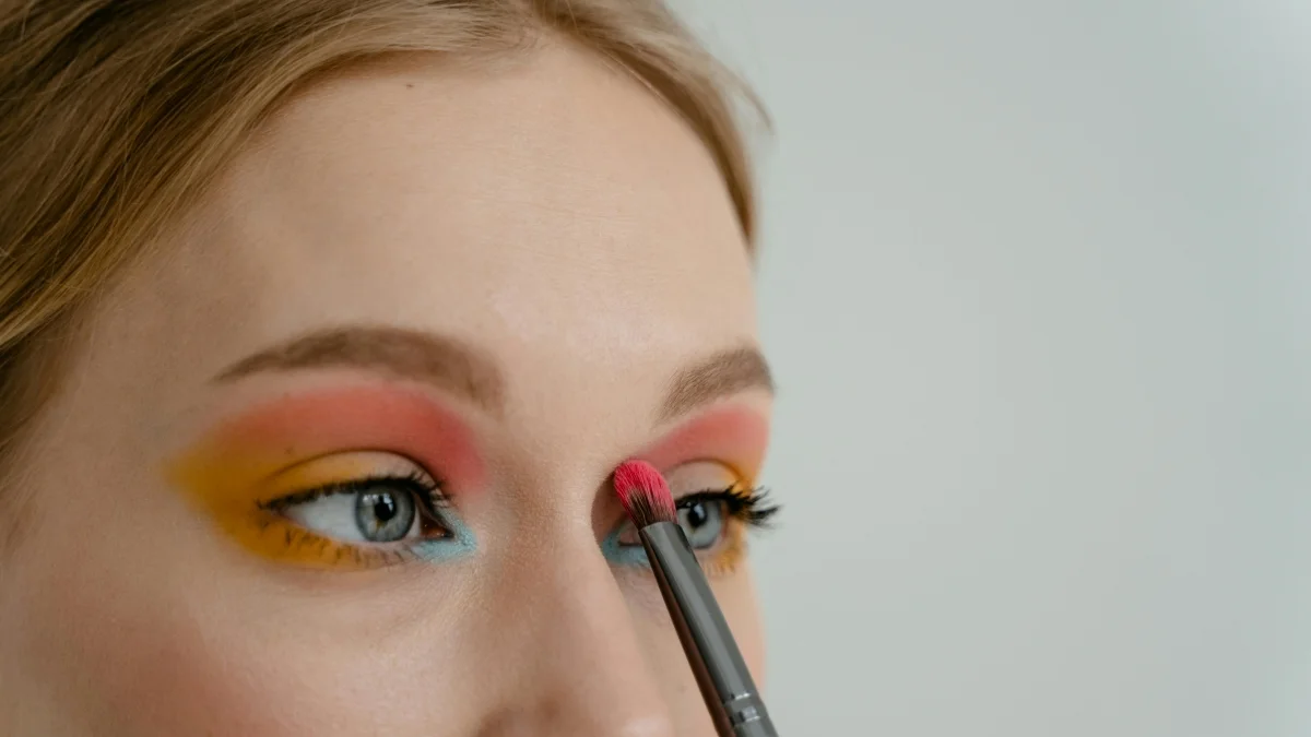 No calor ou na chuva: maquiador ensina como fazer o visual durar o dia todo