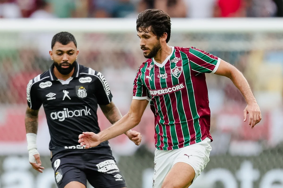 Igor Rabello, zagueiro do Fluminense, aplica caneta em Neymar; veja