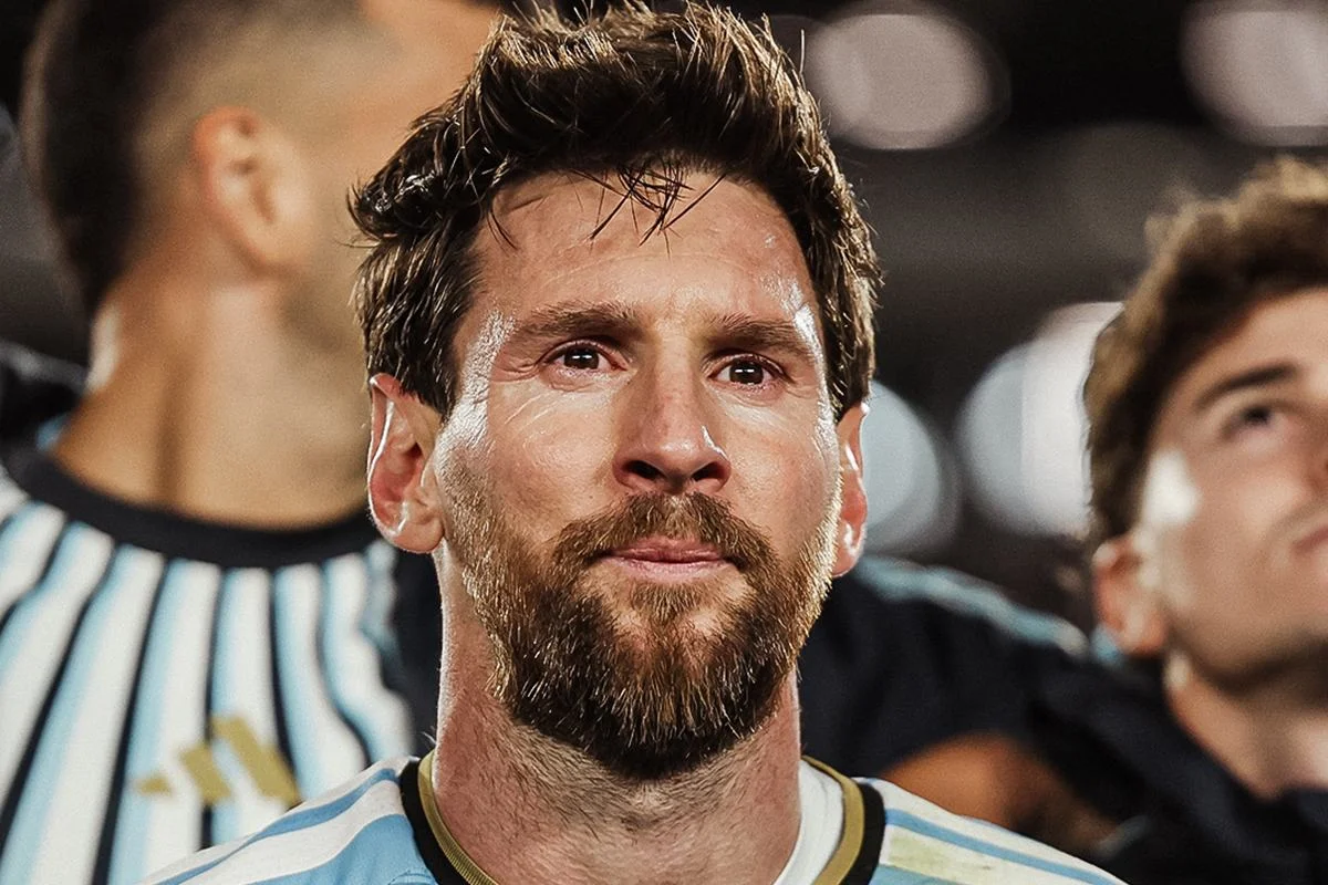 Foto colorida de Lionel Messi - Metrópoles