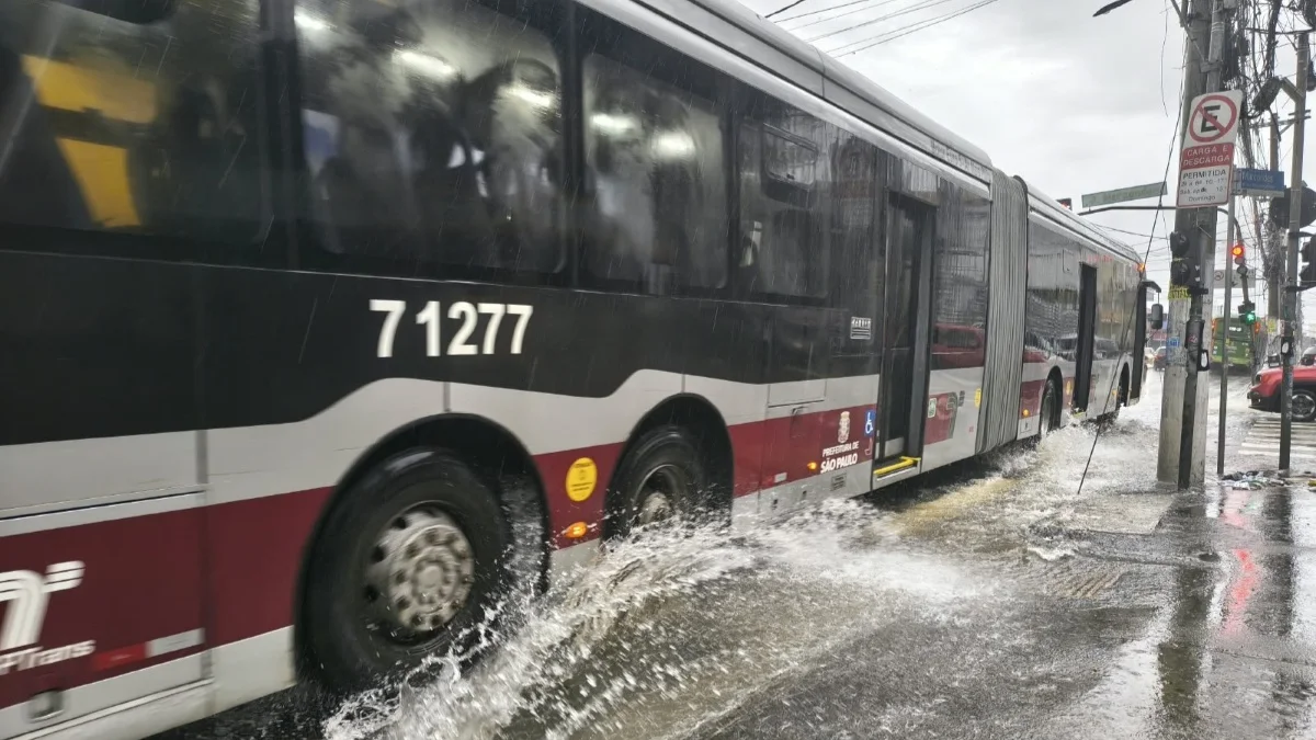 Chuva forte coloca parte de São Paulo em estado de atenção para alagamento
