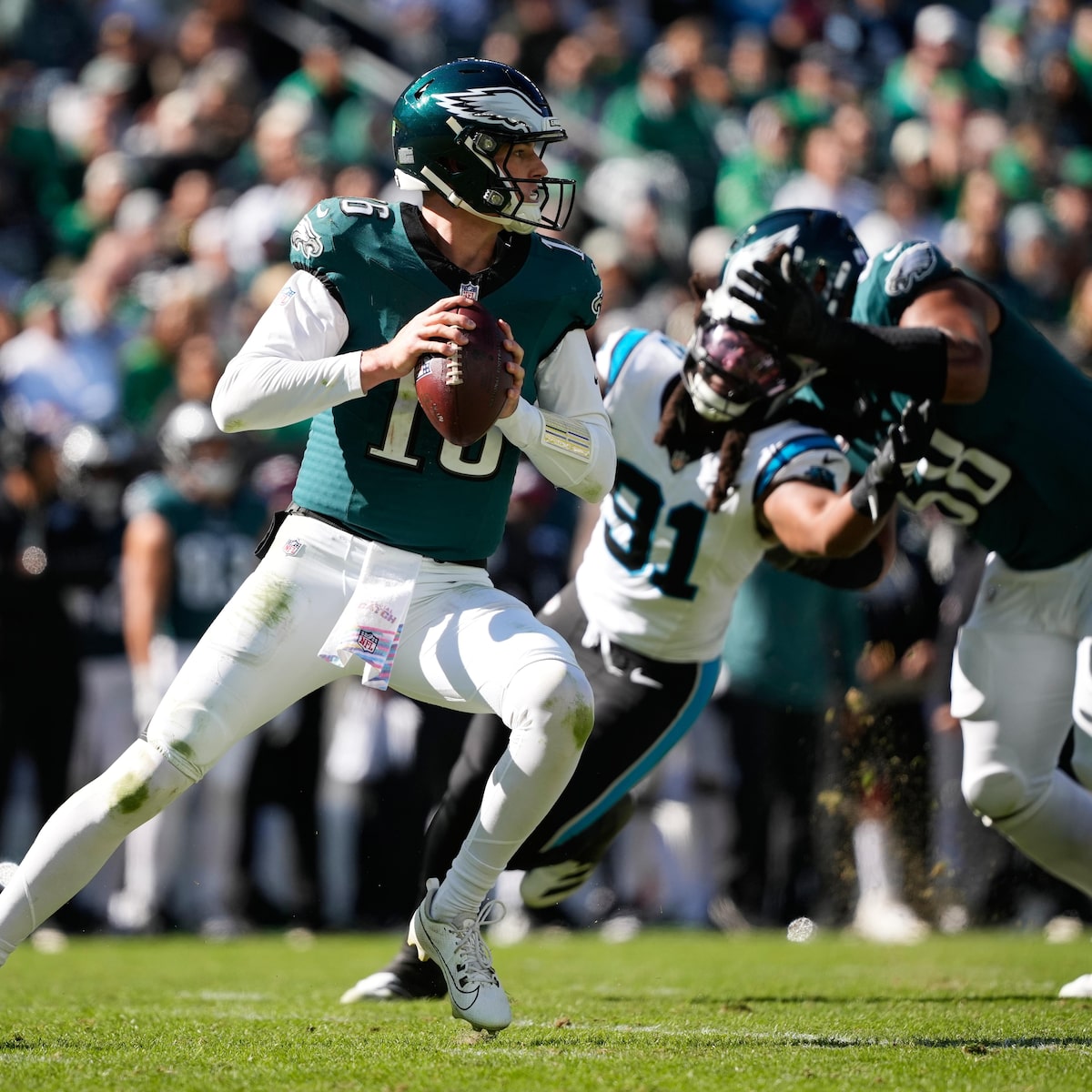 NFL: quem é o quarterback ‘brasileiro’ que vai substituir Jalen Hurts no Philadelphia Eagles