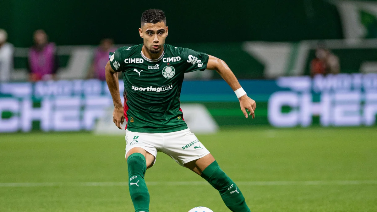 Andreas Pereira se desculpa após expulsão em jogo do Palmeiras: "Instinto"