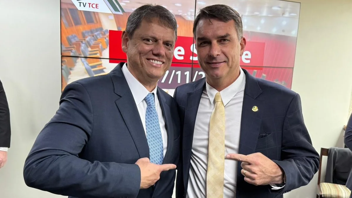 Tarcísio mobiliza prefeitos de SP para eventos na reta final do 2º turno