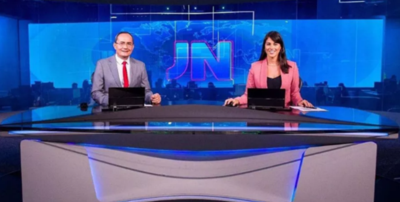 Ayres Rocha dividiu bancada com Jessica Senra, em 2019, no Jornal Nacional
